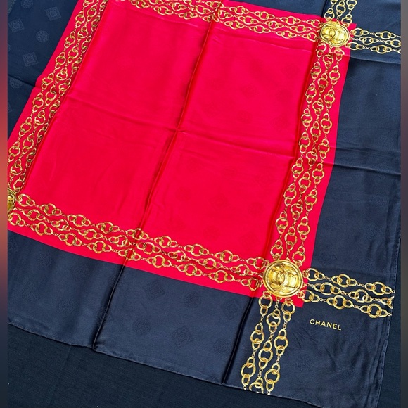 Vintage CHANEL Chain Medallion Scarf Black Red Gold - Picture 3 of 6
